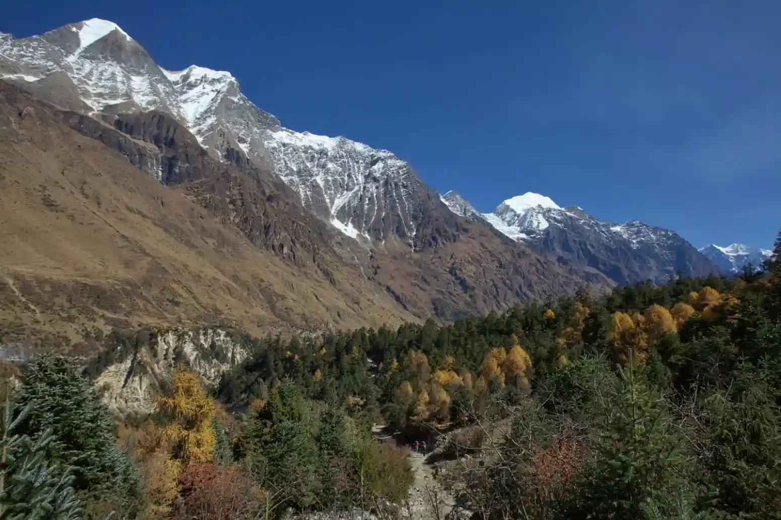 Manaslu circuit trek